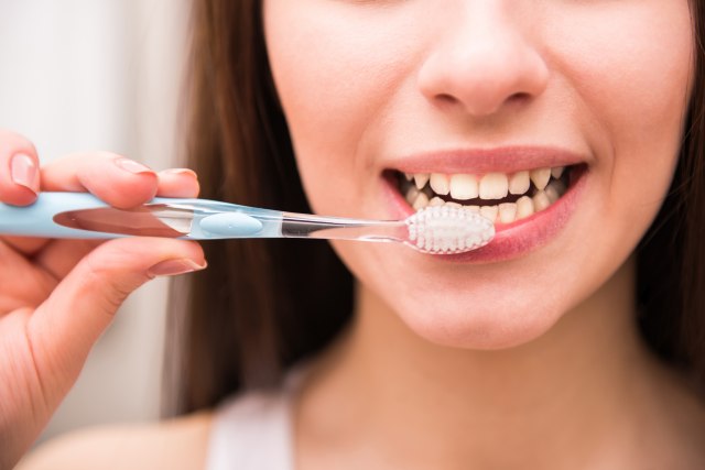 "Samo je jedno vreme pravo za pranje zuba" – ako radite drugaèije, trajno ošteæujete gleð